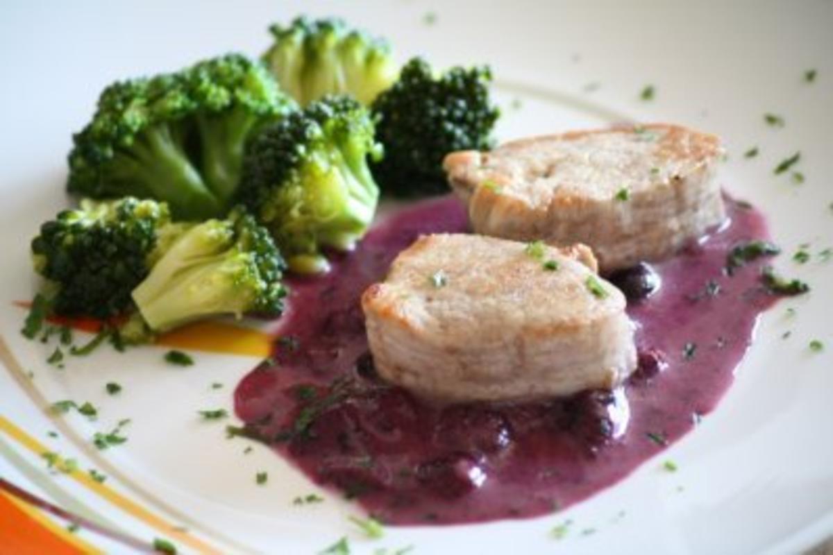 Bilder für Beerenmenue: Hauptgericht: Schweinefilets an Blaubeer-Sauce - Rezept