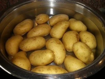 Rezept: Salatbar: WESTFÄLISCHER KARTOFFELSALAT Bild Nr. 3 Salatbar: WESTFÄLISCHER KARTOFFELSALAT - Rezept - Bild Nr. 3