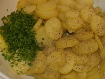Rezept: Salatbar: WESTFÄLISCHER KARTOFFELSALAT Bild Nr. 8 Salatbar: WESTFÄLISCHER KARTOFFELSALAT - Rezept - Bild Nr. 8