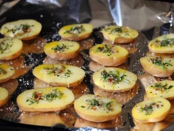 Rosmarinkartoffeln mit Chiliknoblauchbutter - Rezept - Bild Nr. 2