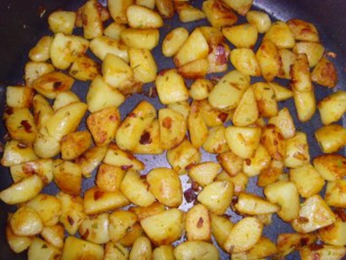 Bratkartoffeln aus rohen Kartoffeln - Rezept mit Bild - kochbar.de