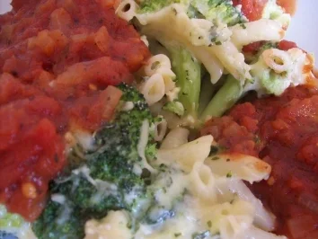 Makkaroniauflauf mit Tomatensoße - Rezept