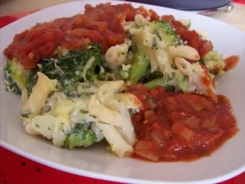 Makkaroniauflauf mit Tomatensoße - Rezept