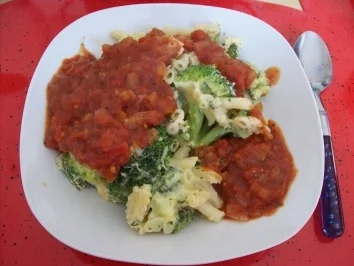 Makkaroniauflauf mit Tomatensoße - Rezept