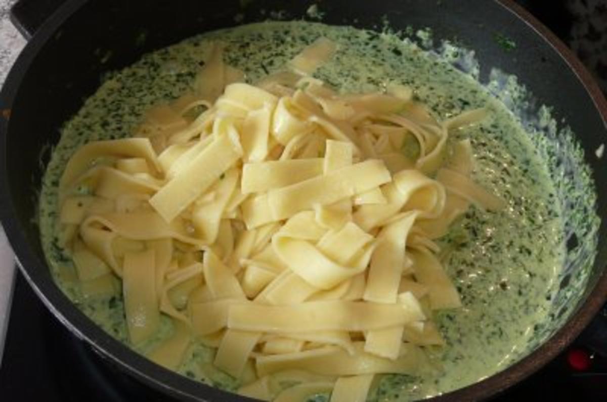 Pasta: Bandnudeln in Spinat-Frischkäsesoße - Rezept