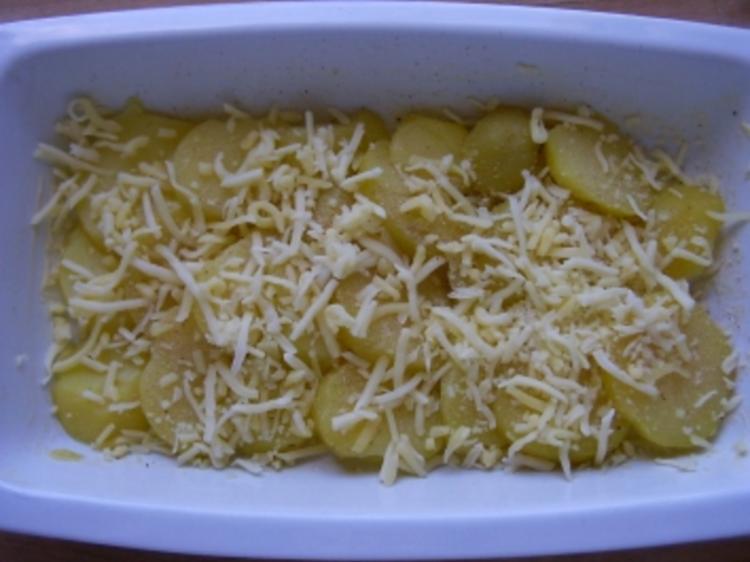 Kartoffelgratin mit Pellkartoffeln und geriebener Käse - Rezept mit ...