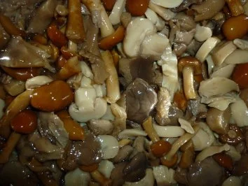 Rezept: Cremige Kartoffel-Pilzsuppe mit Mettwürstchen Bild Nr. 5 Cremige Kartoffel-Pilzsuppe mit Mettwürstchen - Rezept - Bild Nr. 5