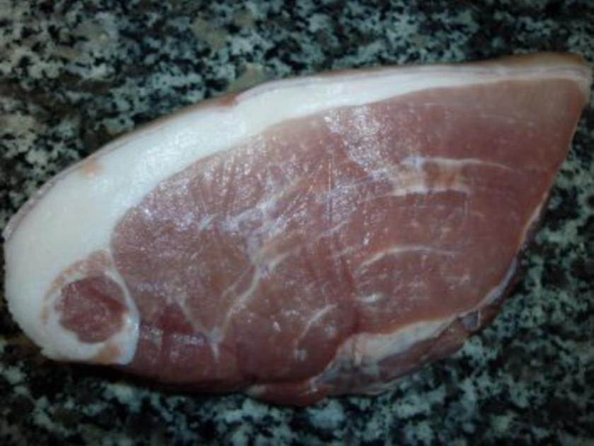 Cremige Kartoffel-Pilzsuppe mit Mettwürstchen - Rezept - kochbar.de