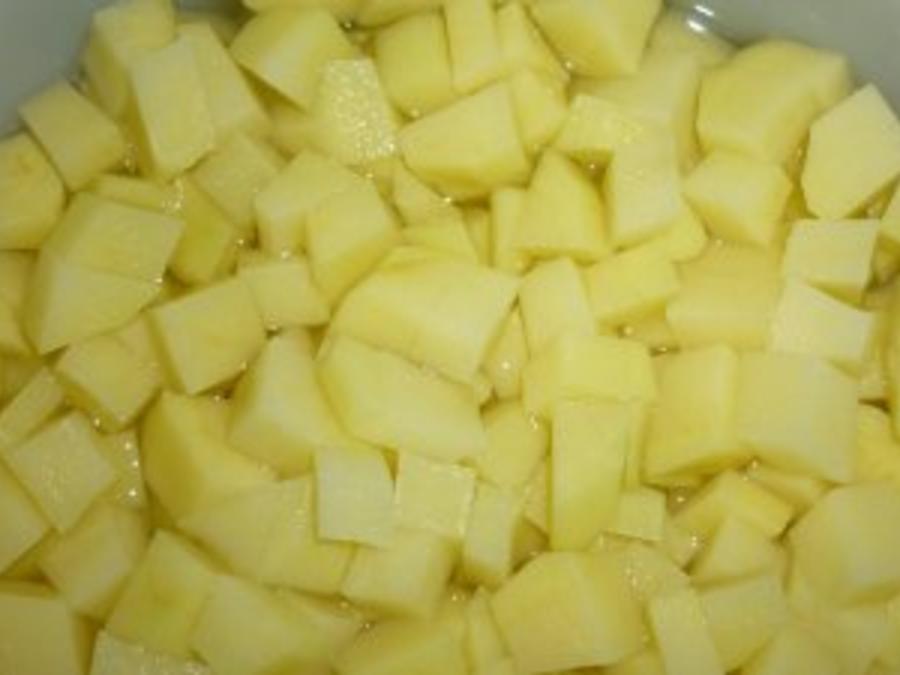 Cremige Kartoffel Pilzsuppe mit Mettwürstchen - einfach - 83 kcal/100g