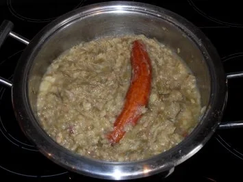 Rezept: Saure Bohnen mit Mettenden Saure Bohnen mit Mettenden - Rezept