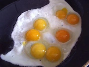 Wachteleier an rohen Bratkartoffeln - Rezept - Bild Nr. 5