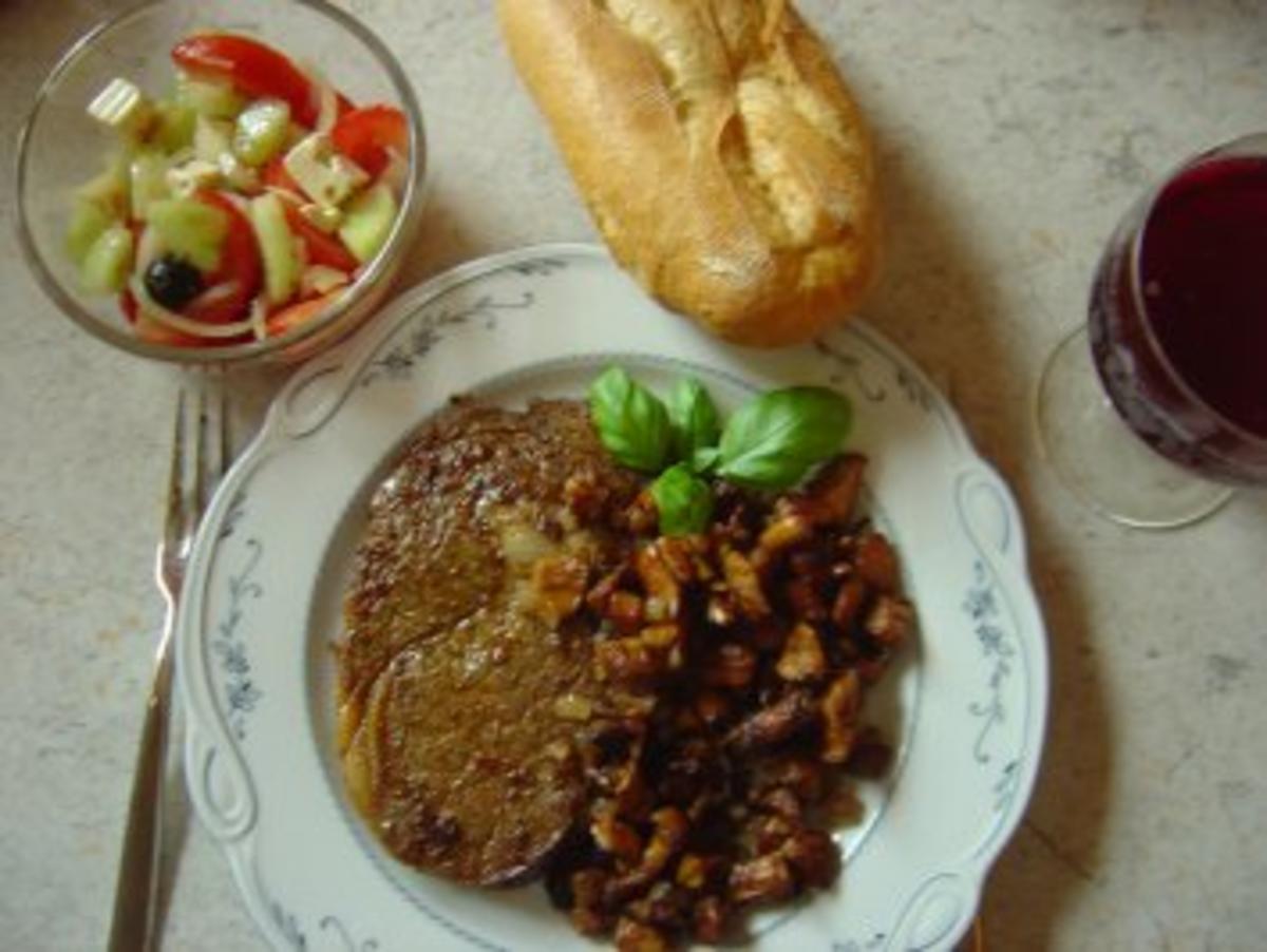 Entrecote als Steak mit Pfifferlingen und deftigem Griech. Bauernsalat - Rezept