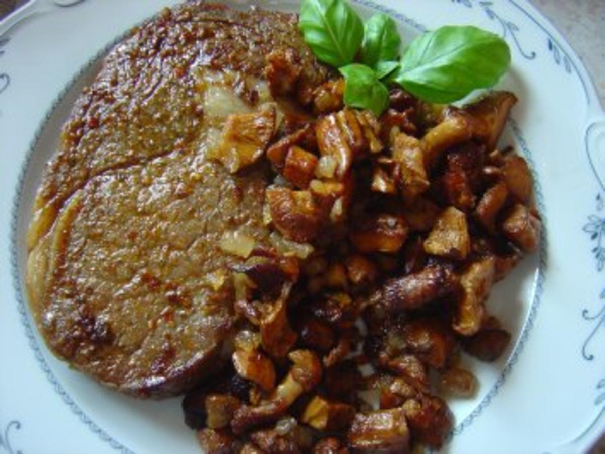Entrecote als Steak mit Pfifferlingen und deftigem Griech. Bauernsalat - Rezept - Bild Nr. 2
