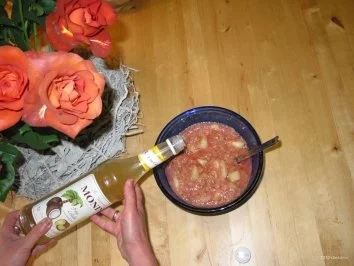 Dessert- Rhabarber mit Honigmelone und Weinbergpfirsich mit Sahne oder und Eis - Rezept - Bild Nr. 4