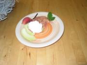 Dessert- Rhabarber mit Honigmelone und Weinbergpfirsich mit Sahne oder und Eis - Rezept