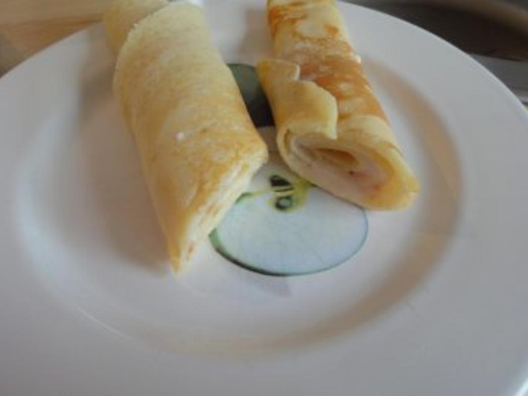 Eierkuchen mit Erdbeercreme und Vanillesoße - Rezept - kochbar.de