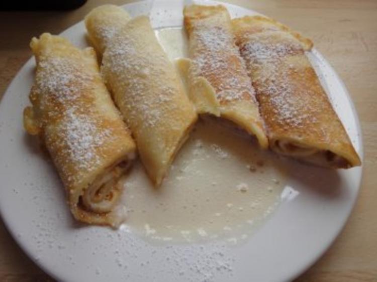 Eierkuchen mit Erdbeercreme und Vanillesoße - Rezept - kochbar.de