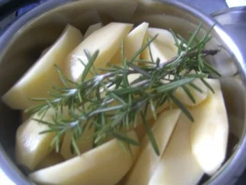 Rezept: Lachs in Kräuter-Sahne Soße mit Rosmarin.Kartoffeln Bild Nr. 3 Lachs in Kräuter-Sahne Soße mit Rosmarin.Kartoffeln - Rezept - Bild Nr. 3