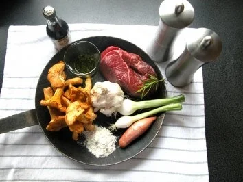 Ochsenfetzen mit frischen Pfifferlingen und Bratkartoffeln - Rezept - Bild Nr. 2