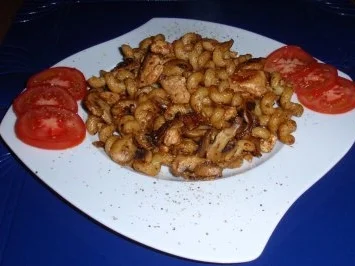 Rezept: Gebratene Nudel-Champignon-Hähnchenbrust-Pfanne Gebratene Nudel-Champignon-Hähnchenbrust-Pfanne - Rezept