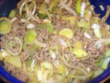 Rezept: Eintopf - Hackfleisch Käsesuppe mit Lauch Bild Nr. 8 Eintopf - Hackfleisch Käsesuppe mit Lauch - Rezept - Bild Nr. 8