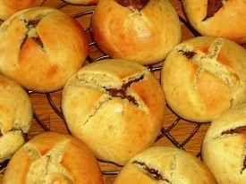 Rezept: Haselnuss-Nougat-Brötchen Haselnuss-Nougat-Brötchen - Rezept