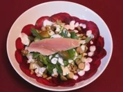 Rote-Bete-Carpaccio mit gebratenen Birnenspalten, Walnüssen und Feldsalat - Rezept