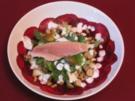 Rote-Bete-Carpaccio mit gebratenen Birnenspalten, Walnüssen und Feldsalat - Rezept