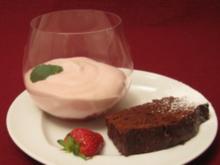 Erdbeer-Topfen-Schaum mit Schokoladenkuchen - Rezept