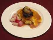 Geschmorte Kalbsbäckchen auf Zwiebel-Ingwer-Confit mit Zitronen-Kartoffelpüree - Rezept