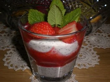 Rezept: QUARK - MOHN - SCHAUM MIT ERDBEERSAUCE Bild Nr. 4 QUARK - MOHN - SCHAUM MIT ERDBEERSAUCE - Rezept - Bild Nr. 4