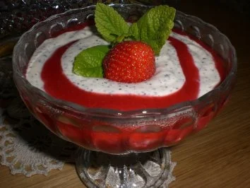 Rezept: QUARK - MOHN - SCHAUM MIT ERDBEERSAUCE Bild Nr. 5 QUARK - MOHN - SCHAUM MIT ERDBEERSAUCE - Rezept - Bild Nr. 5