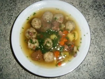 Rezept: Frühlingssuppe mit Kräuterklößchen Frühlingssuppe mit Kräuterklößchen - Rezept