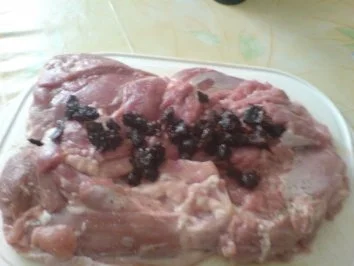 Rezept: Putenrollbraten mit Backpflaumen Bild Nr. 3 Putenrollbraten mit Backpflaumen - Rezept - Bild Nr. 3