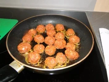 Rezept: Viele kleine Fußbälle (Hackfleischbälle) Fotos Bild Nr. 3 Viele kleine Fußbälle (Hackfleischbälle) Fotos - Rezept - Bild Nr. 3