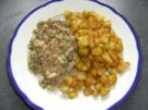 Hackfleisch-Käse-Sauce mit Bratkartoffeln - Rezept