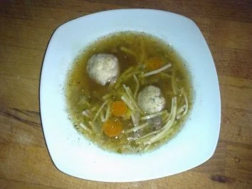 Rindfleischsuppe mit Marklössen und Einlage - Rezept