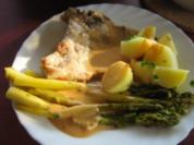 Gebratener grüner Spargel mit Koteletts an Petersilien- Kartöffelchen - Rezept