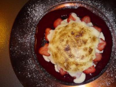 Erdbeeren mit gratiniertem Vanilleschaum - Rezept