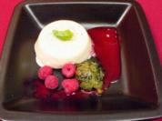 Panna Cotta mit süßem Basilikumpesto - Rezept