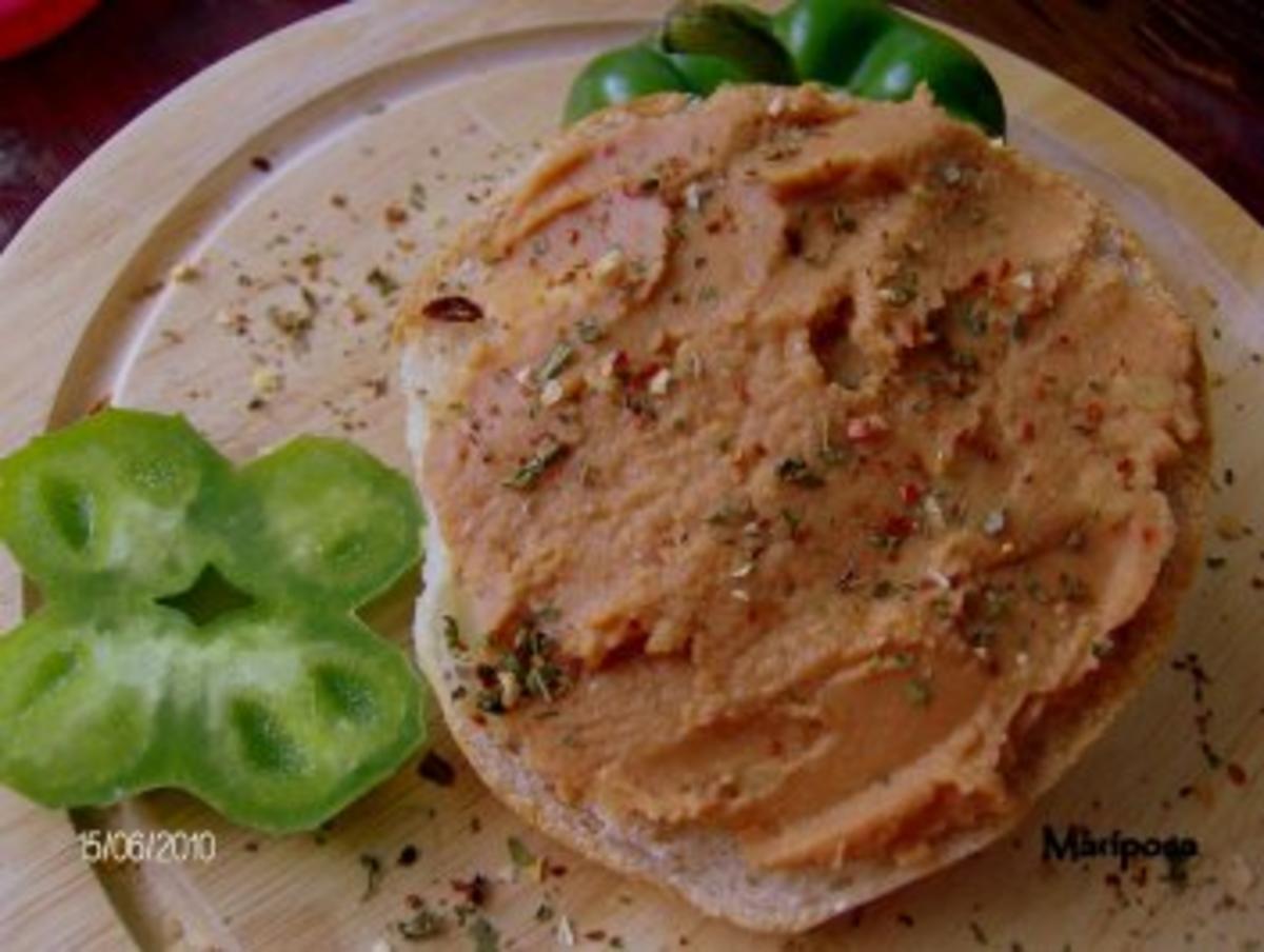 Kichererbsencreme Lecker auf geröstetem Toastbrotscheiben ...