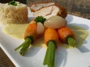 Rezept: Backhendlbrust an karamellisierten Frühlingskarotten mit Curry-Kokos-Schäumchen Backhendlbrust an karamellisierten Frühlingskarotten mit Curry-Kokos-Schäumchen - Rezept