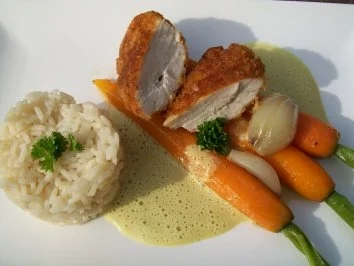 Backhendlbrust an karamellisierten Frühlingskarotten mit Curry-Kokos-Schäumchen - Rezept - Bild Nr. 5