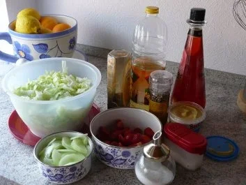 Salate: Eisbergsalat mit Erdbeer- Himbeerdressing und Hähnchenstreifen - Rezept - Bild Nr. 2