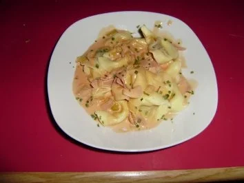 Blitz Käsesoße in rosarot - Rezept