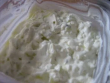 Rezept: Zaziki mit Gurke und Zucchini Zaziki mit Gurke und Zucchini - Rezept