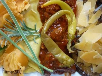 Rezept: Scharfe Ajvar-Pilzsauce an Tortellini mit gebratenen Auberginenscheiben Bild Nr. 2 Scharfe Ajvar-Pilzsauce an Tortellini mit gebratenen Auberginenscheiben - Rezept - Bild Nr. 2