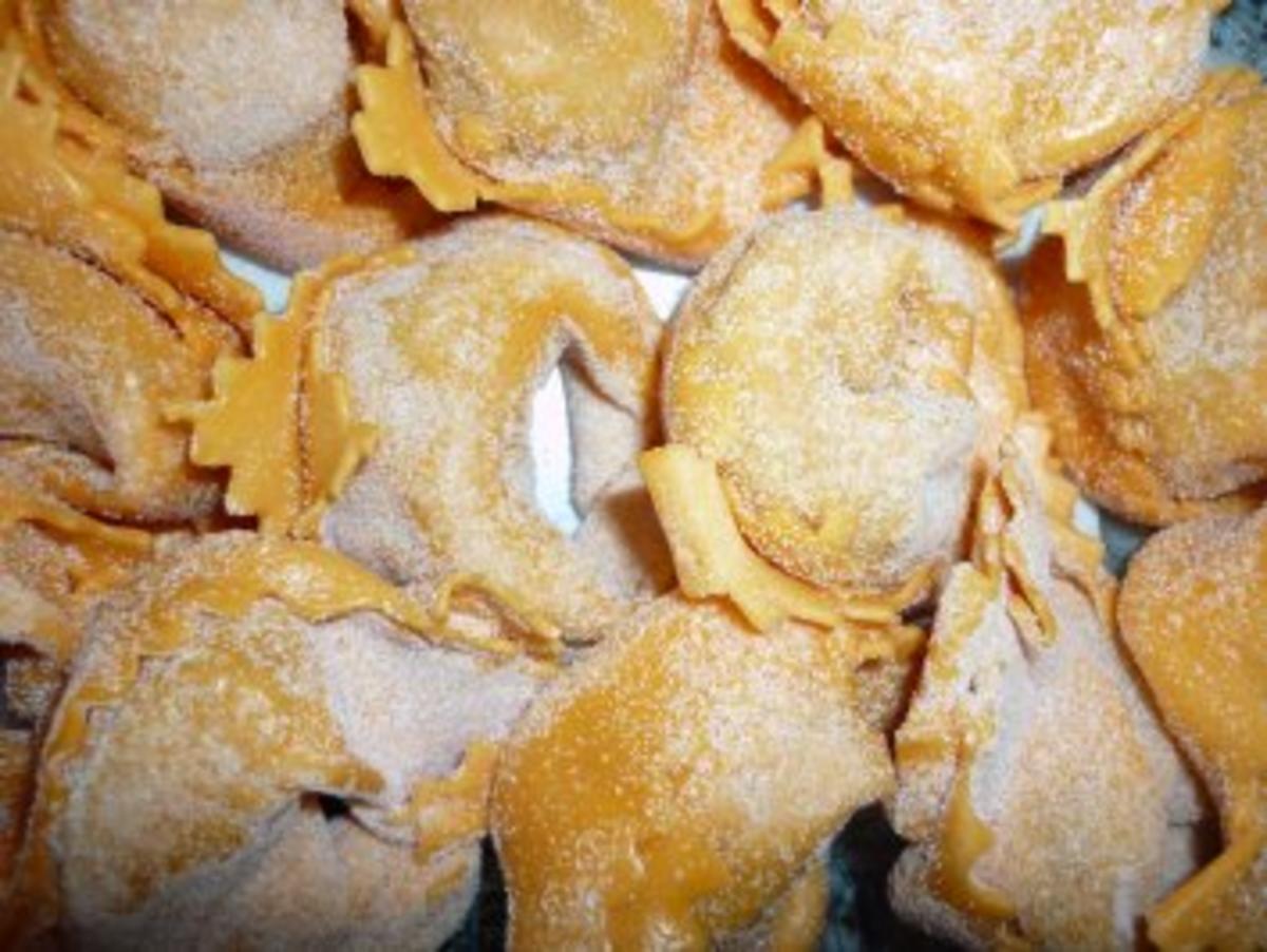 Scharfe Ajvar-Pilzsauce an Tortellini mit gebratenen Auberginenscheiben - Rezept - Bild Nr. 5