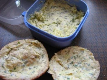 Rezept: Zitronen-Kräuterbutter Zitronen-Kräuterbutter - Rezept