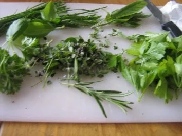 Rezept: Zitronen-Kräuterbutter Bild Nr. 2 Zitronen-Kräuterbutter - Rezept - Bild Nr. 2